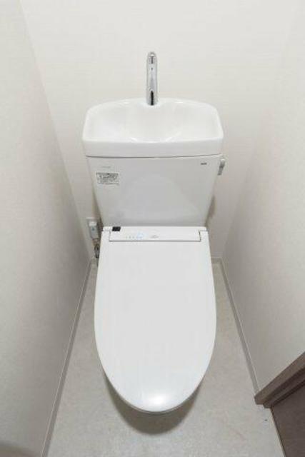 トイレ　※反転タイプの写真を使用しています。