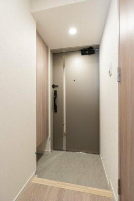 玄関　※反転タイプの写真を使用しています。