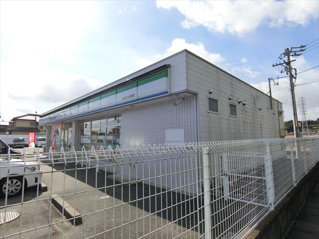 コンビニ　ファミリーマート（コンビニ）まで1372m