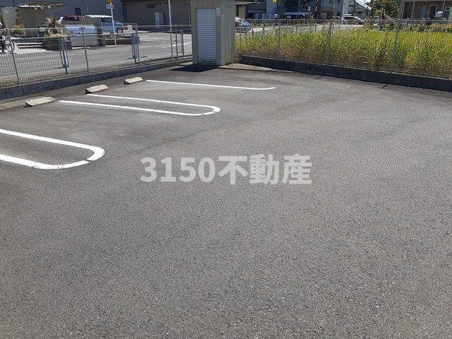 駐車場　車をお持ちの方に嬉しい駐車場付きの物件です