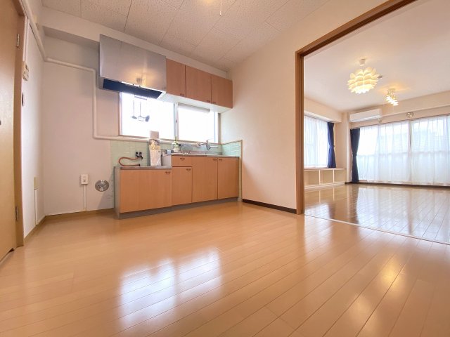 キッチン　お洒落な照明付き♪