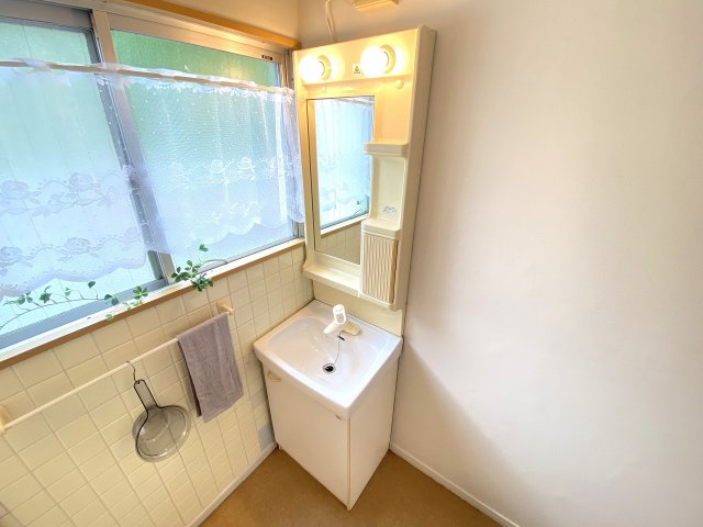 洗面設備　忙しい朝にも便利な洗面化粧台♪