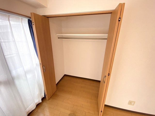 収納　パイプハンガー付きでお洋服もしっかりかけられるクローゼット♪