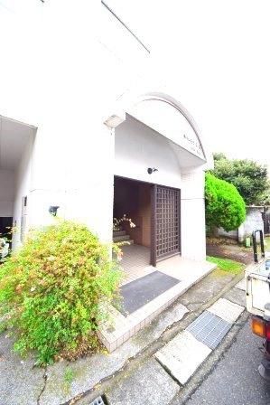エントランス　★広いリビングは使いやすく人気の間取りタイプです★