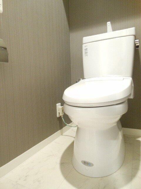 トイレ　シャワー付きトイレ?