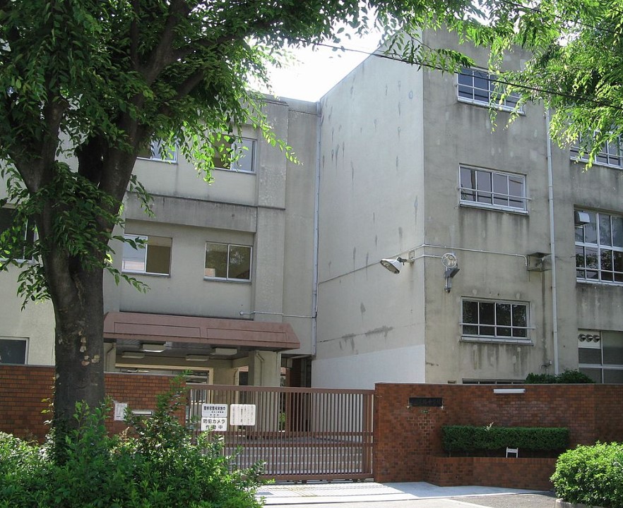 中学校　大阪市立淡路中学校（中学校）まで358m