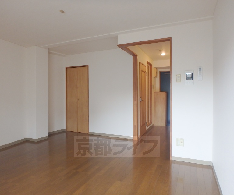 居室・リビング　落ち着いた雰囲気のお部屋です。