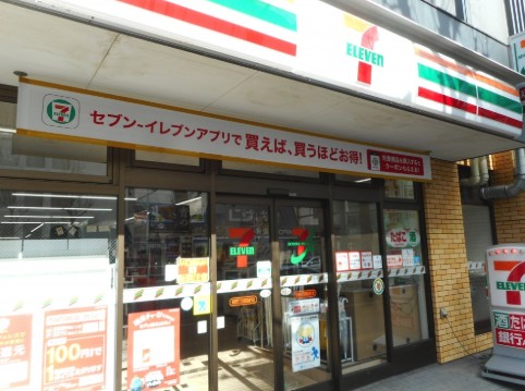 コンビニ　セブンイレブン新宿5丁目靖国通り店（コンビニ）まで39m