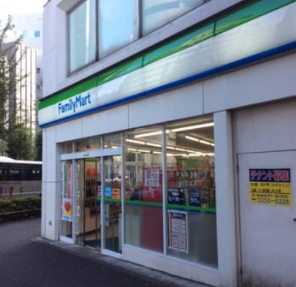 コンビニ　ファミリーマート御苑大通り店（コンビニ）まで192m