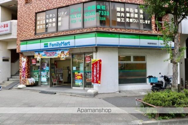 その他　【コンビニエンスストア】ファミリーマート　新富町駅前店（その他）まで175m