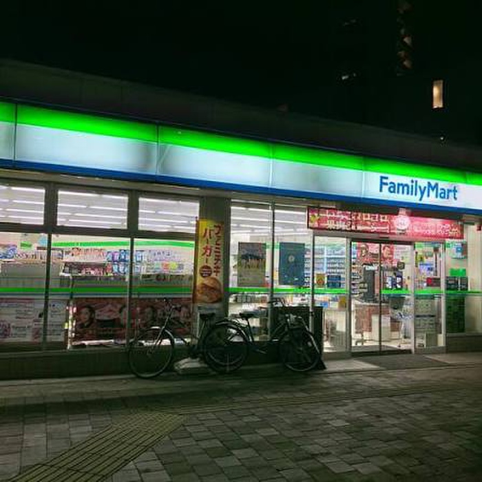 コンビニ　ファミリーマート 川崎貝塚一丁目店（コンビニ）まで220m