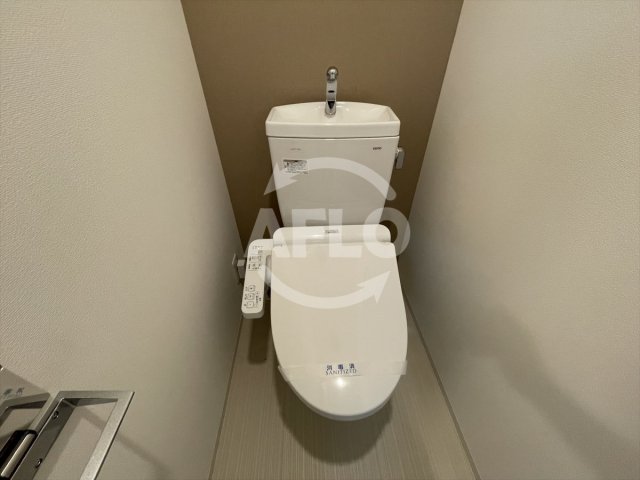 トイレ　エスリード京橋アミュゼ　温水洗浄付き便座