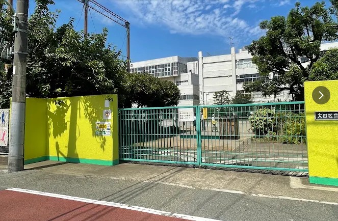 中学校　大田区立六郷中学校（中学校）まで923m