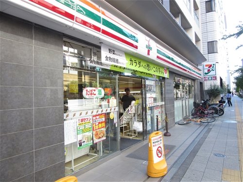 コンビニ　セブン-イレブン東池袋３丁目店（コンビニ）まで154m