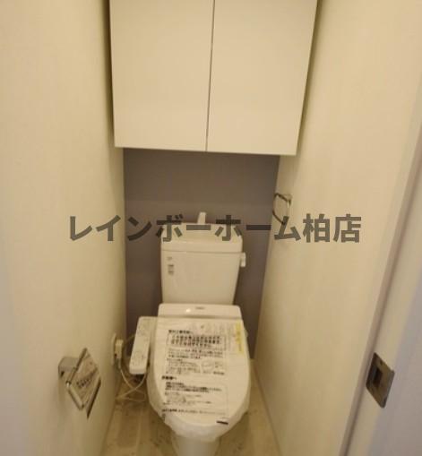 トイレ　落ち着いた色調のトイレです