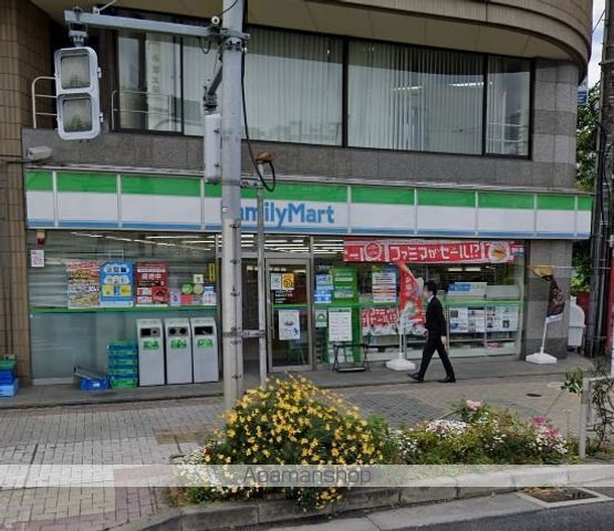 コンビニ　ファミリーマート（コンビニ）まで372m