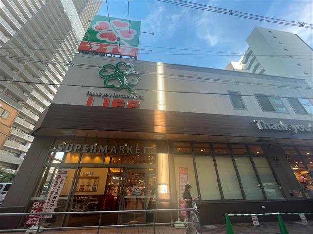 スーパー　ライフ中崎町駅前店（スーパー）まで406m