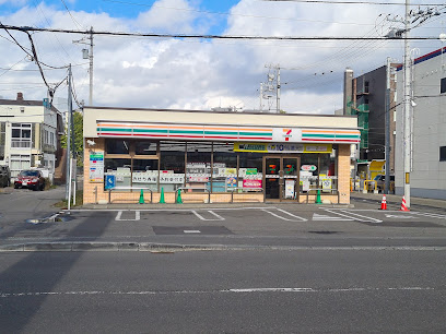 コンビニ　セブンイレブン北3西28丁目店（コンビニ）まで200m