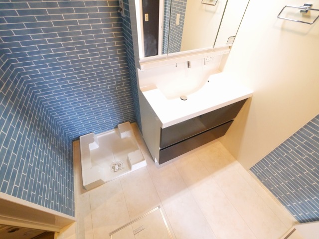 トイレ　落ち着いた色調のトイレです