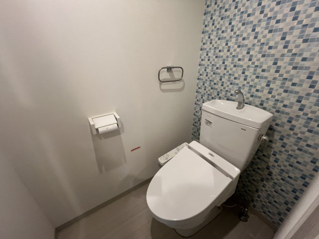 トイレ　同物件反転のお写真となっております 間取り図を参照してくださ