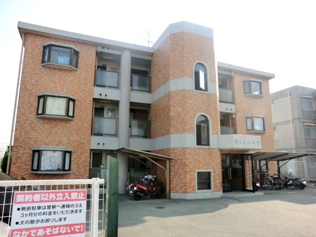 建物外観　駐車場あります♪