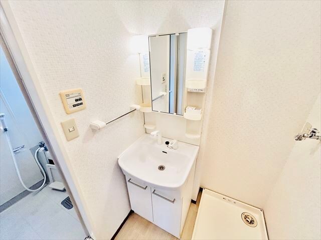 洗面設備　同一建物内１０２号室内装写真転載