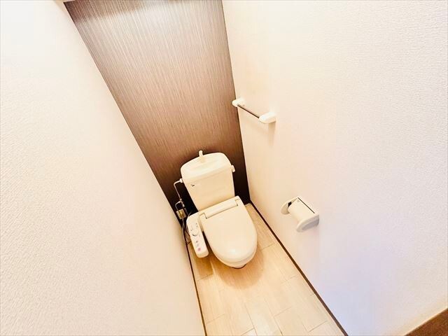 トイレ　同一建物内１０２号室内装写真転載