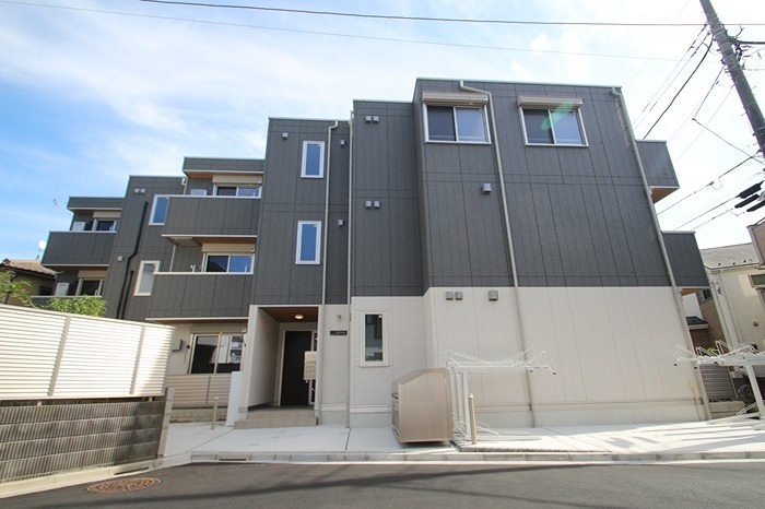 建物外観　宅配ボックス設置☆