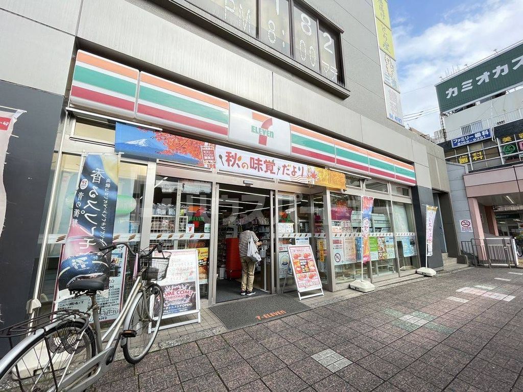 コンビニ　セブンイレブン松戸五香駅西口店（コンビニ）まで130m