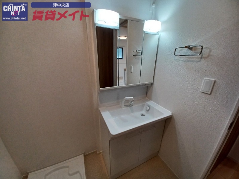 洗面設備　同型反転タイプ画像