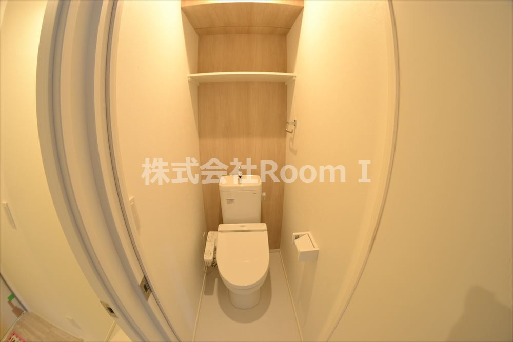 トイレ　落ち着いた色調のトイレです