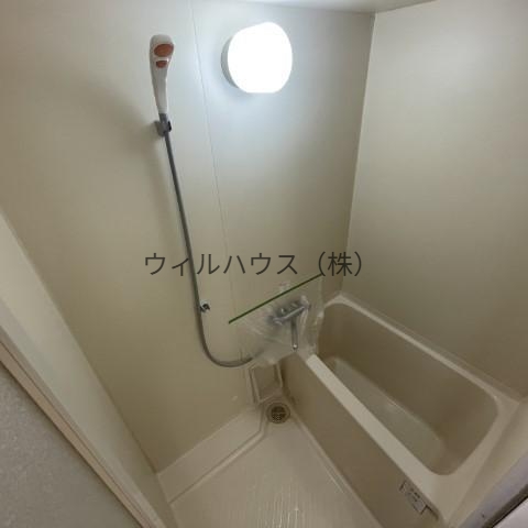 バス・シャワールーム　キレイにリフォームされています！