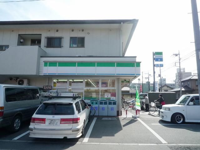 コンビニ　ファミリーマート（コンビニ）まで478m