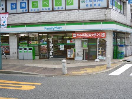 コンビニ　ファミリーマート 用賀二丁目店（コンビニ）まで433m