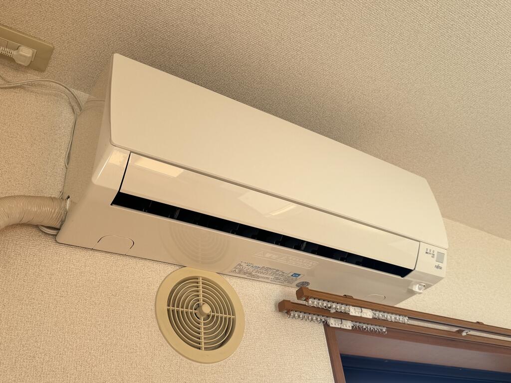 その他設備　リビングに設備でエアコン1台設置済