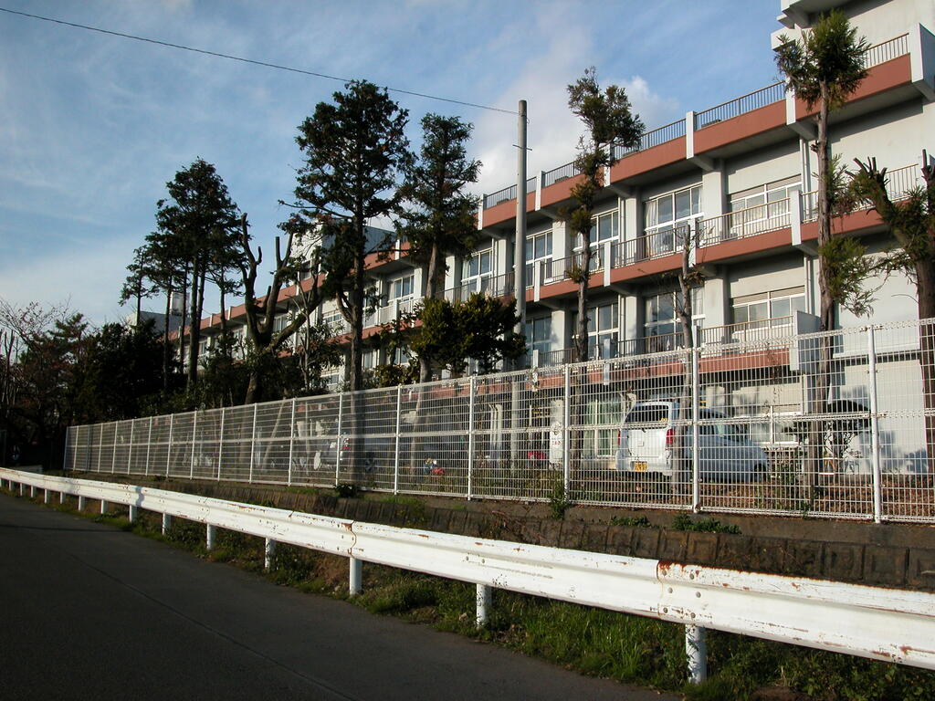 小学校　沼津市立今沢小学校（小学校）まで1360m