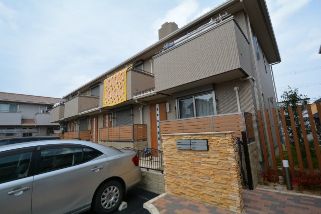 建物外観　居住者専用のごみ置き場があります♪