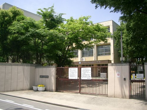 中学校　尼崎市立　武庫東中学校（中学校）まで643m