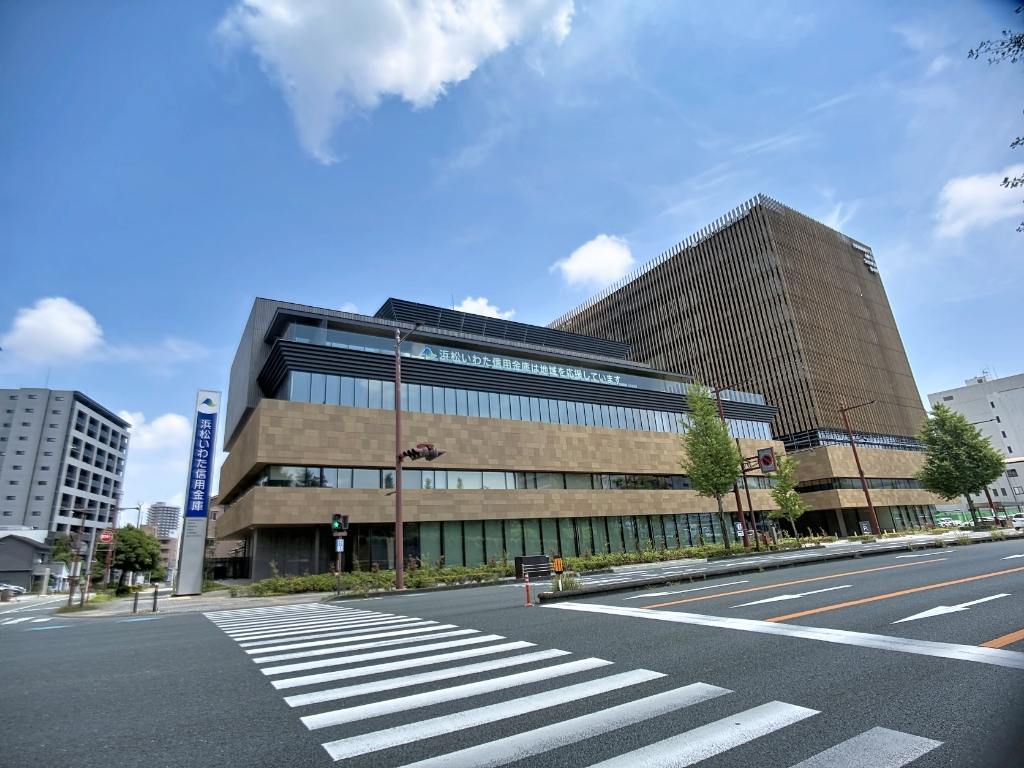 銀行　浜松いわた信用金庫本店（銀行）まで378m