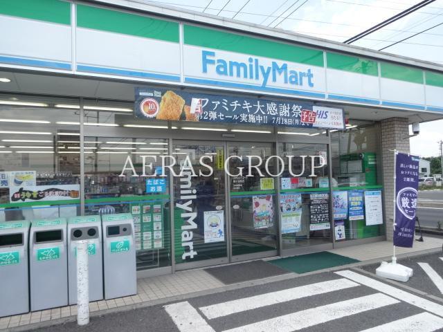 コンビニ　ファミリーマート鳩ヶ谷南店（コンビニ）まで301m