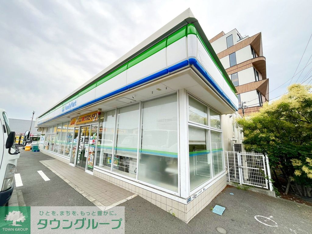 コンビニ　ファミリーマート辻堂新町三丁目店（コンビニ）まで330m
