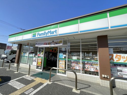 コンビニ　ファミリーマート 戸田本町店（コンビニ）まで629m