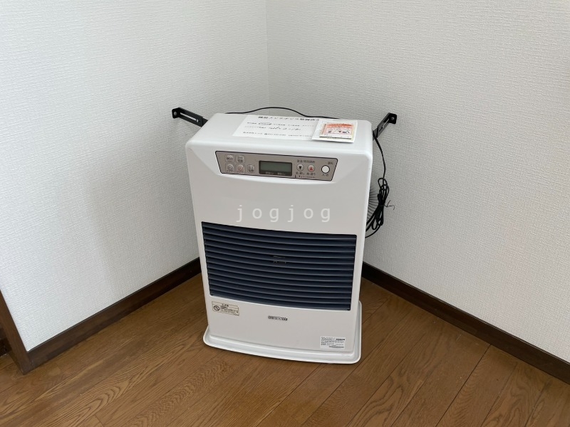 その他設備　冬はあったか石油ストーブです。