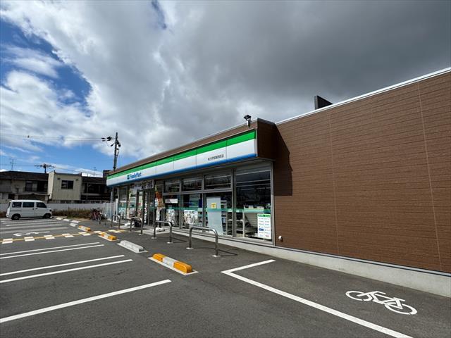 コンビニ　ファミリーマート（コンビニ）まで968m
