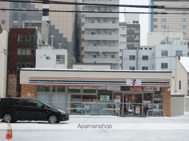 コンビニ　セブンイレブン（コンビニ）まで262m