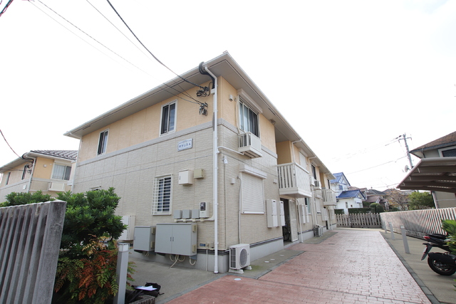 建物外観　敷地内には防犯カメラ設置済み