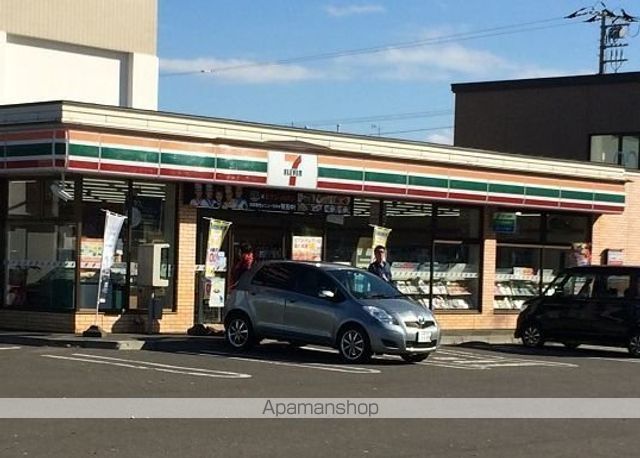 コンビニ　セブンイレブン（コンビニ）まで738m