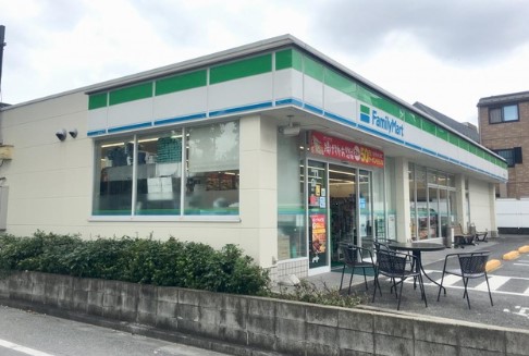 コンビニ　ファミリーマート浮間中央通り店（コンビニ）まで400m