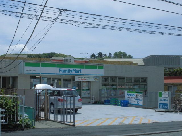 コンビニ　ファミリーマート箕輪町一丁目店（コンビニ）まで522m