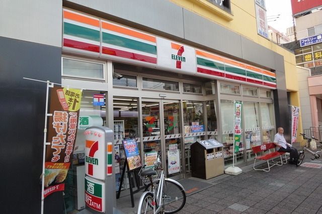 コンビニ　セブンイレブン（コンビニ）まで520m